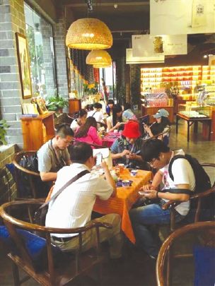 ����ÿ͵���С��Ҹ���M(m��n)��